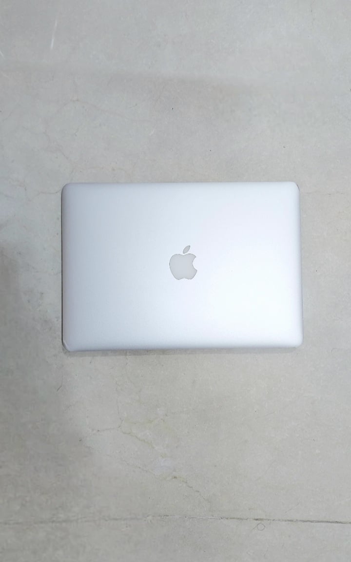 MacBook Air Core i5 - Image 2