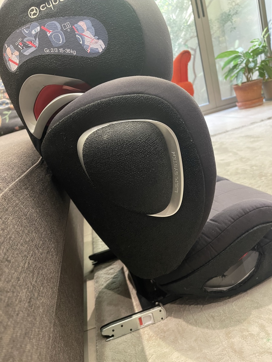Cybex solution Z brand car seat high quality and perfect condition - Image 6