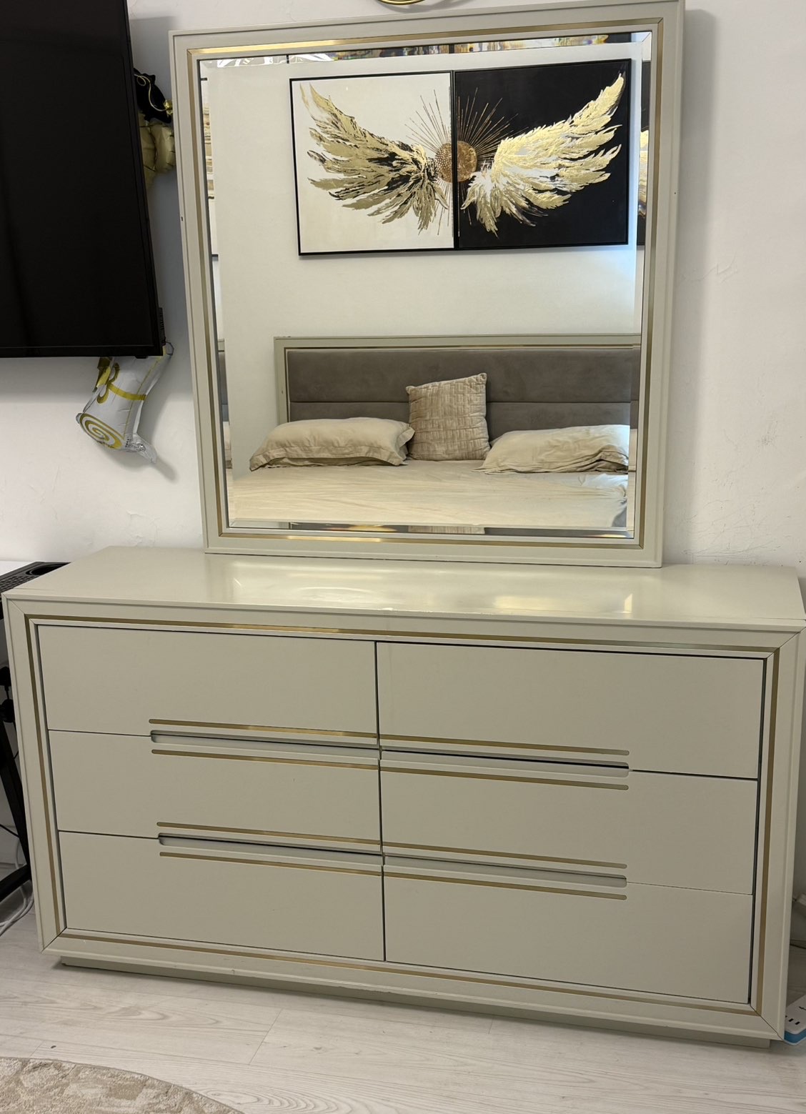King size bedroom  - Image 8