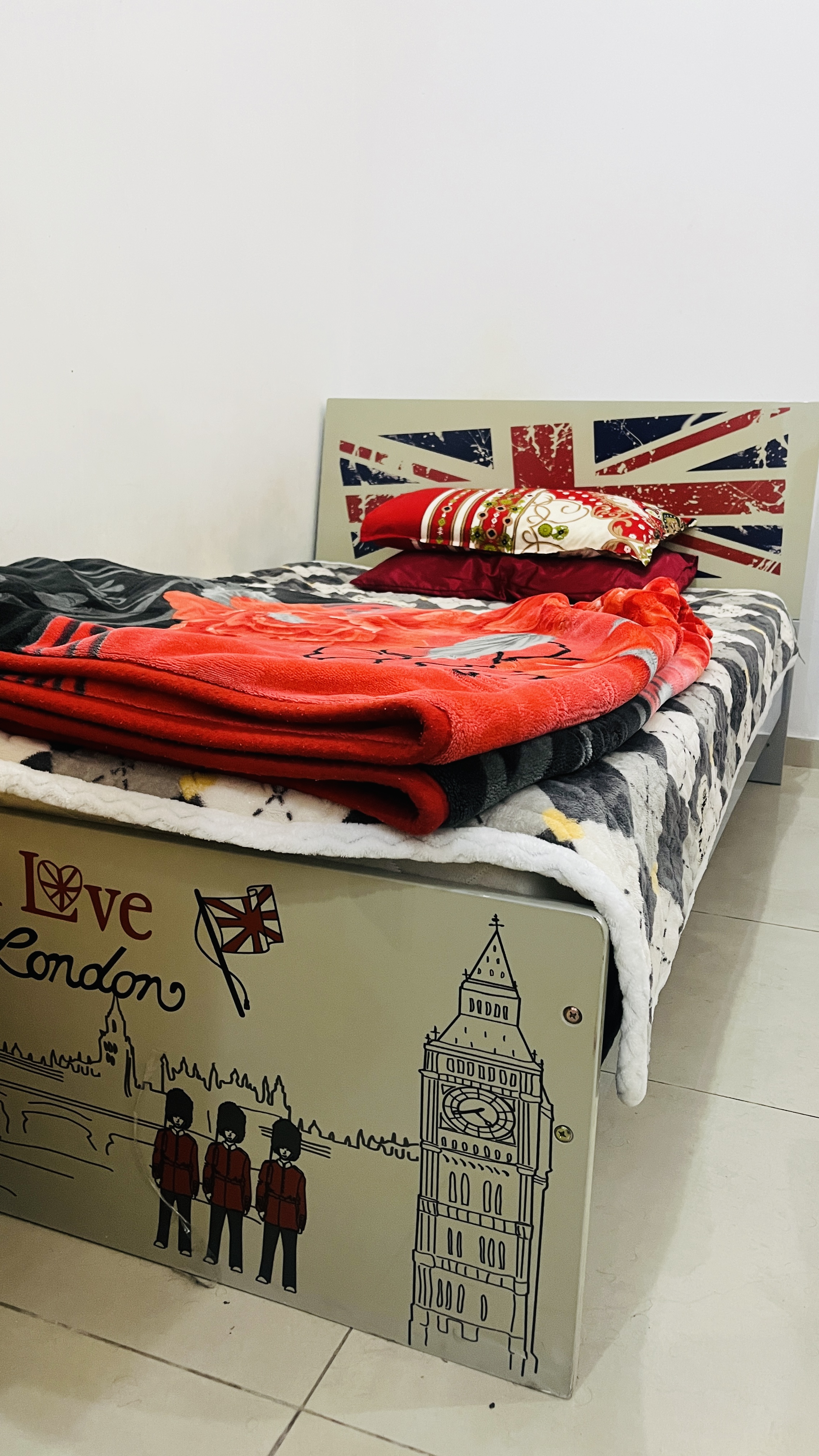 Single wooden bed for sale  - Image 2
