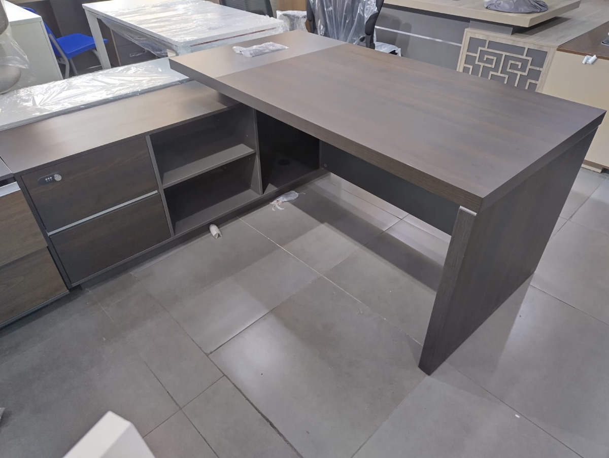 Office Desks for Sale – Modern & Affordable-مكاتب عمل للبيع – حديثة وبأسعار مناسبة - Image 17
