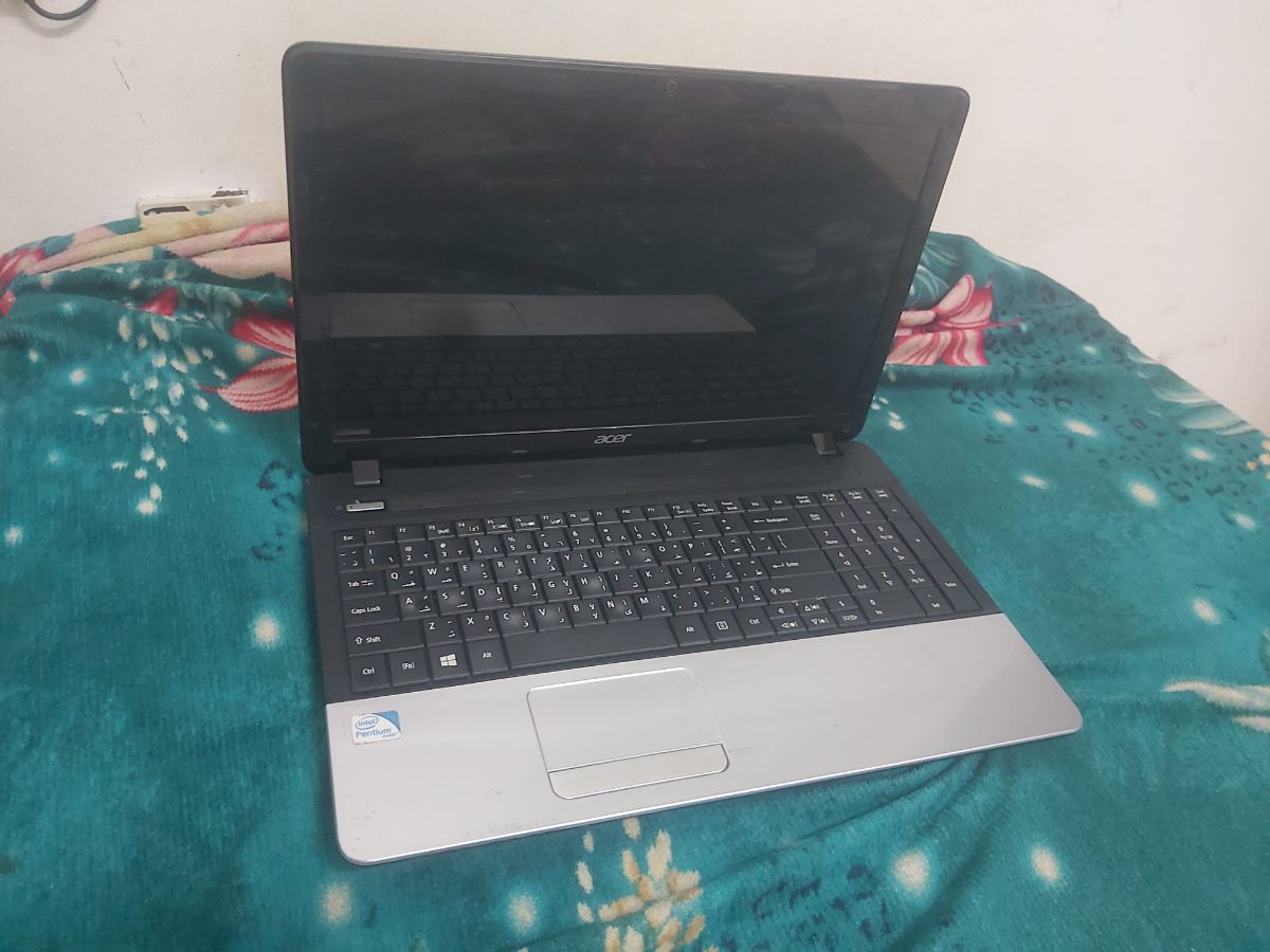 Acer Aspire E1 - Image 1
