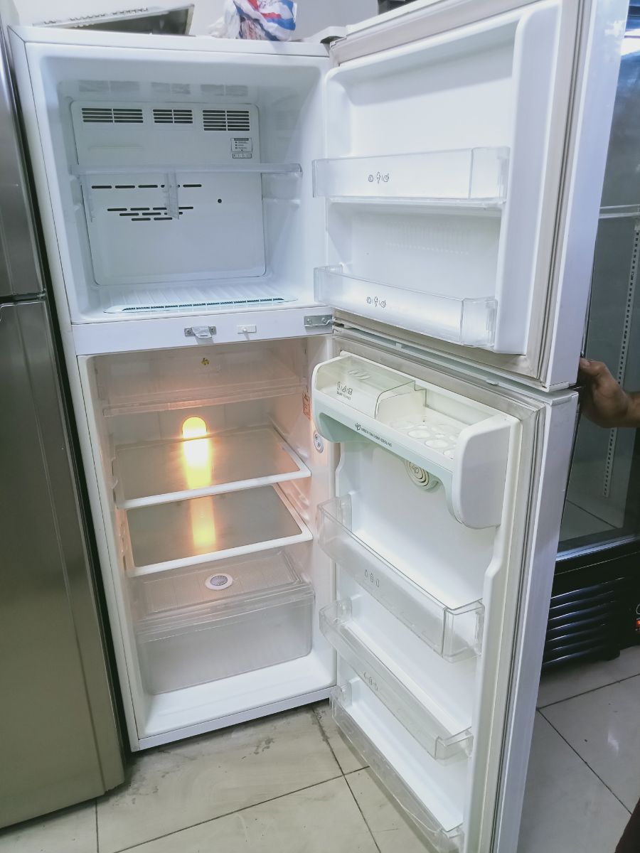 LG refrigerator for sale - Image 1