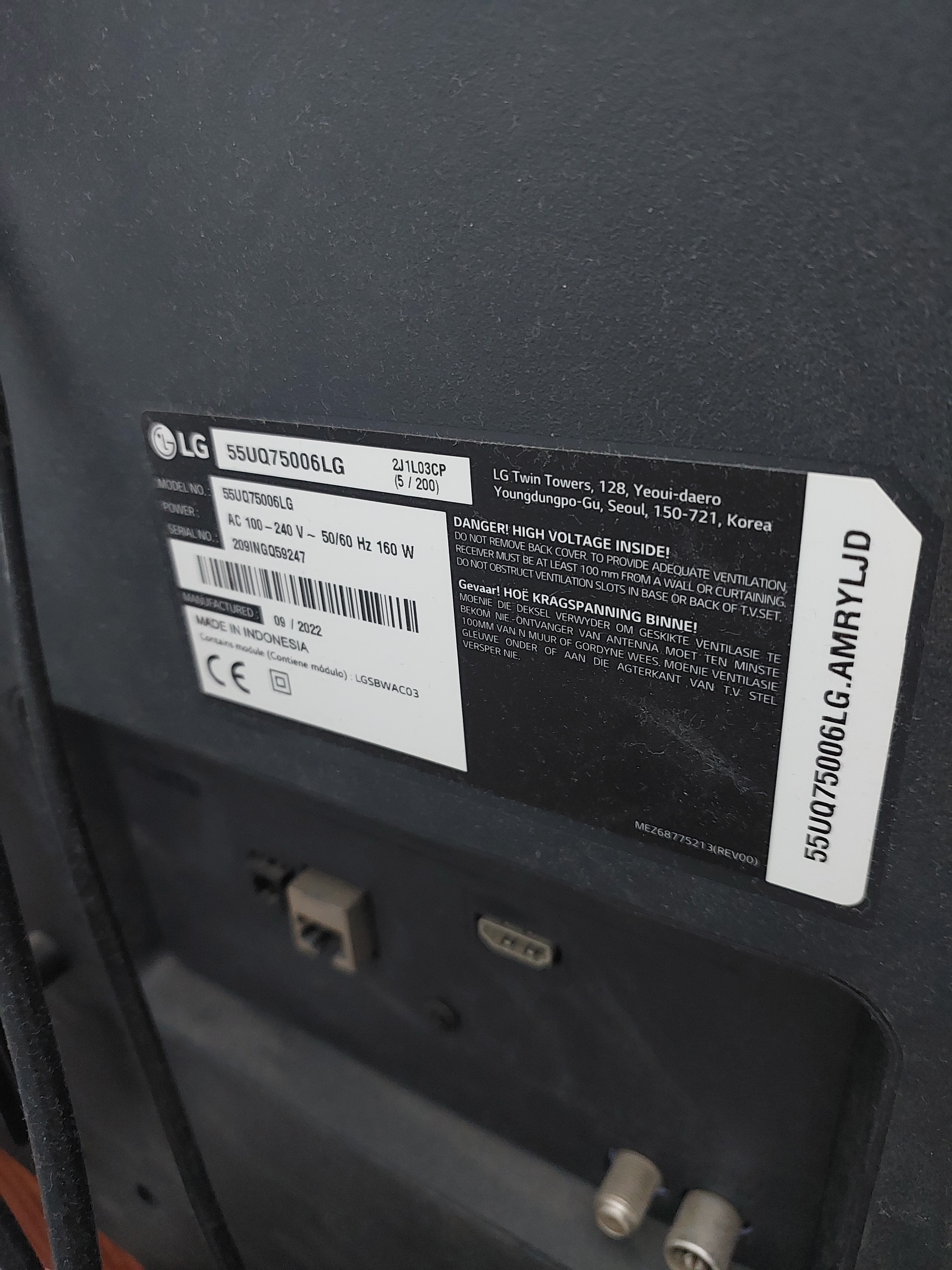 LG 55" 4K Smart TV  (Screen Damaged) for Sale - Image 2