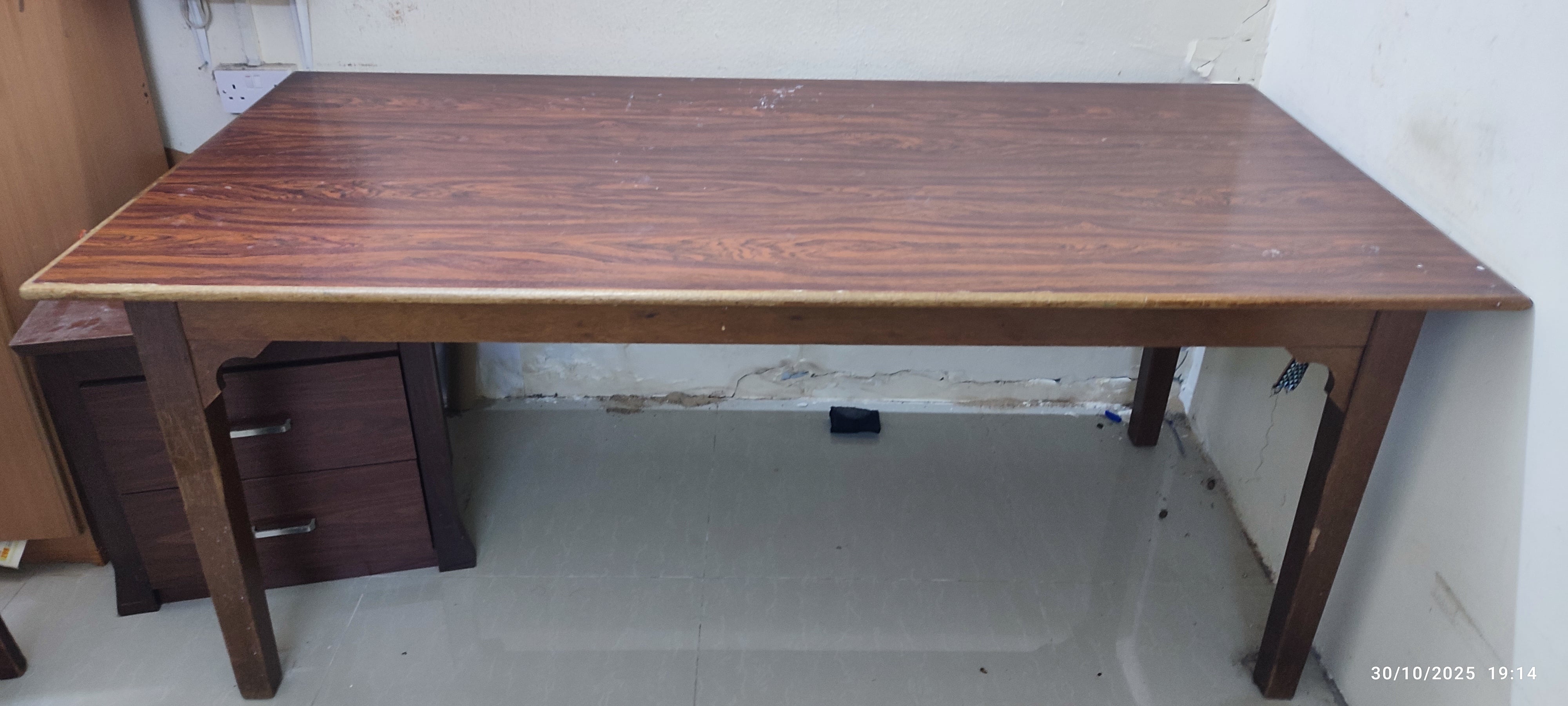 Dining table - Image 1