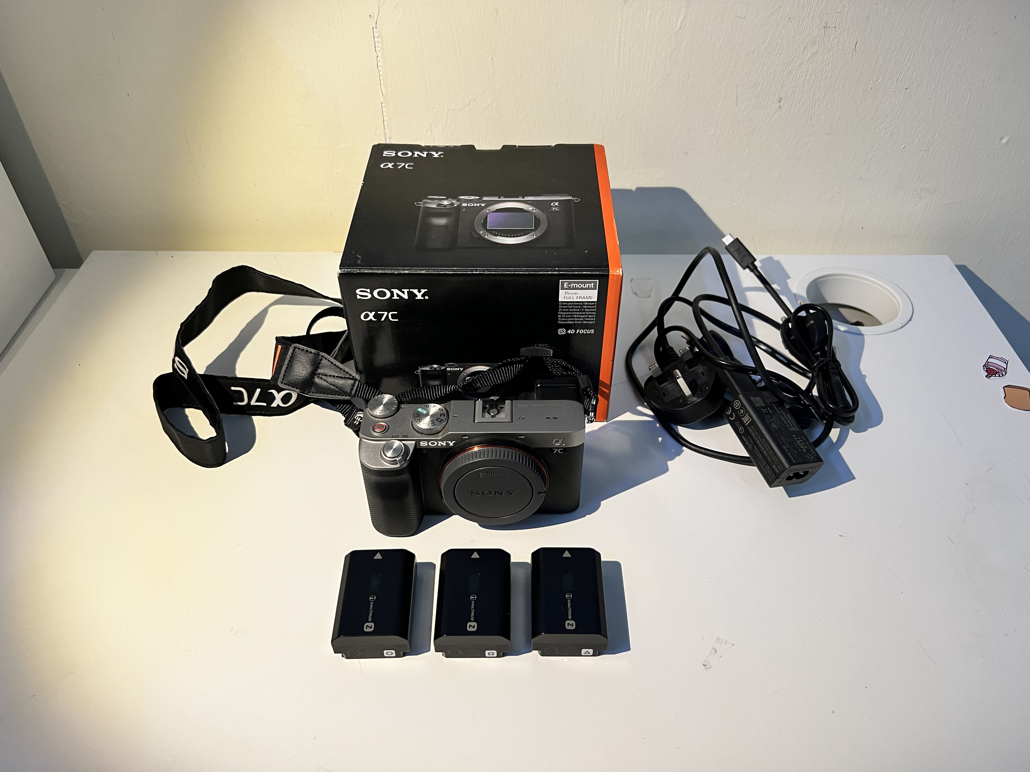Sony A7C Like New in a box + 2 more extra original Battery - Image 5
