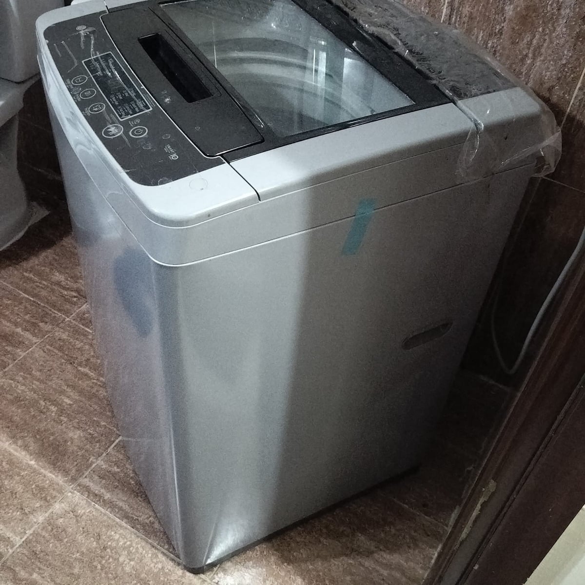 LG WASHING MACHINE 8 LTR - Image 2