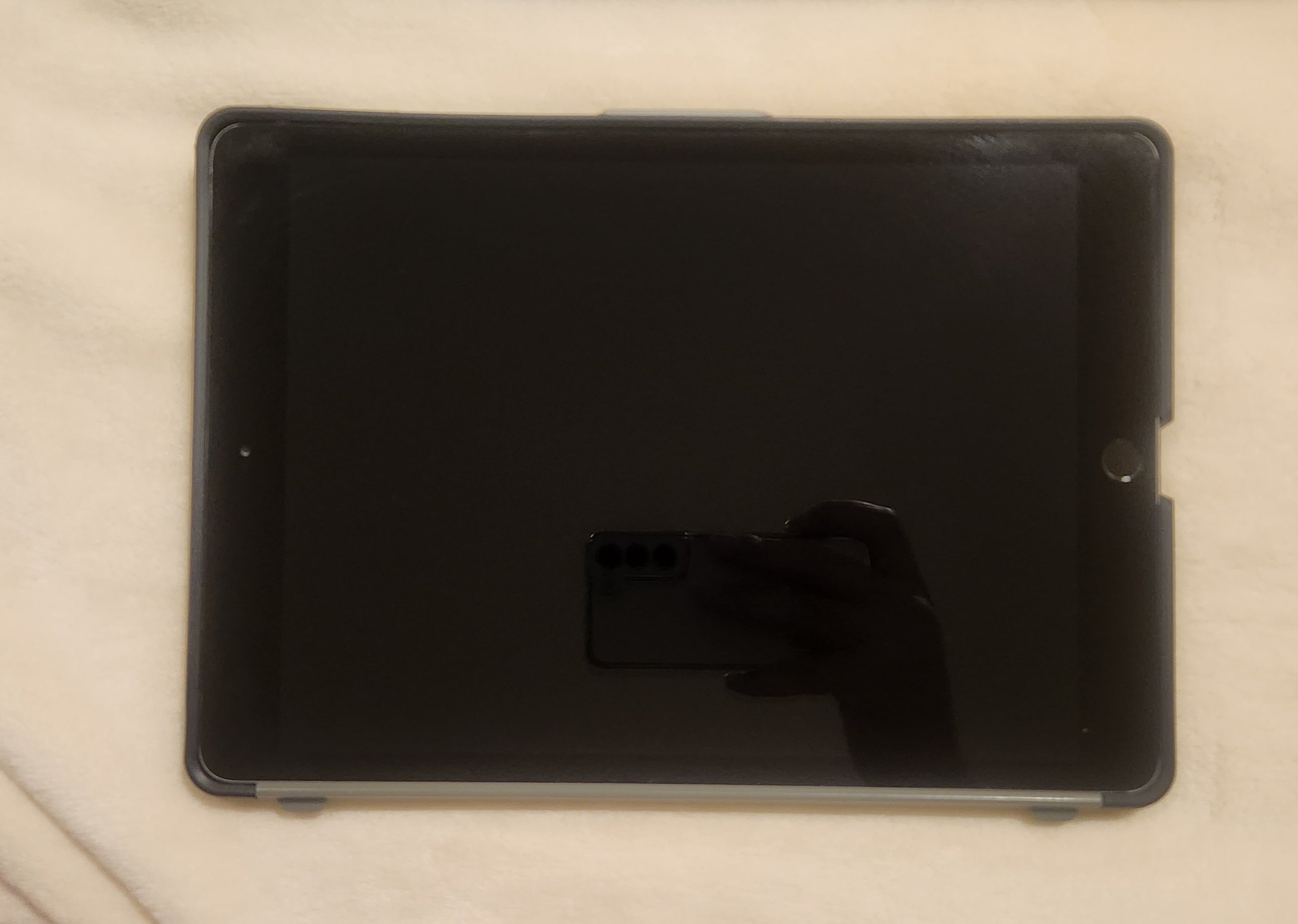 iPad 7th generation - Image 1