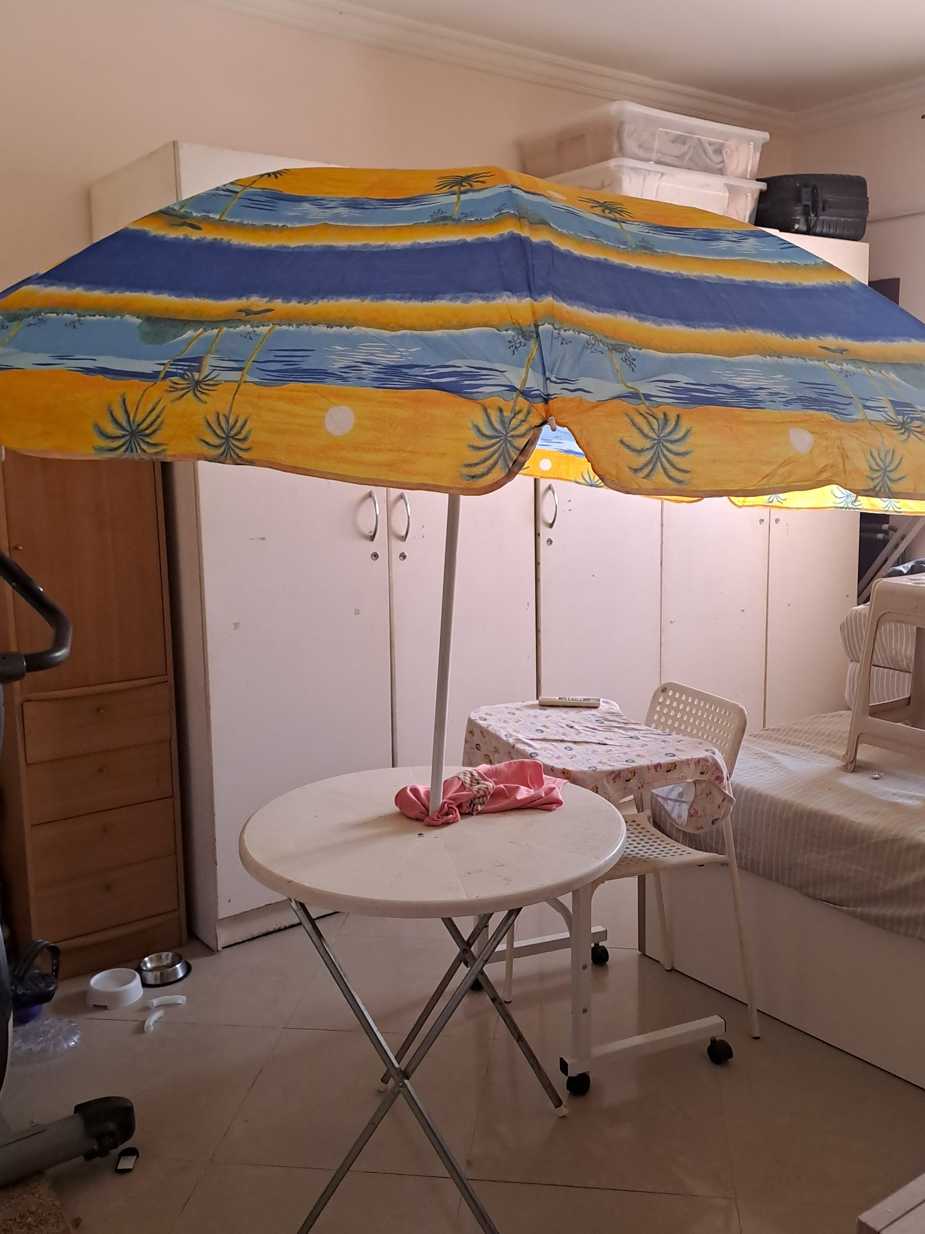 Cooler Jug, Beach chairs, beach table, Umbrella - Image 10