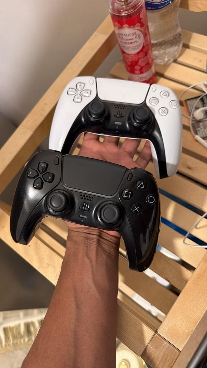 Ps5 controllers - Image 1