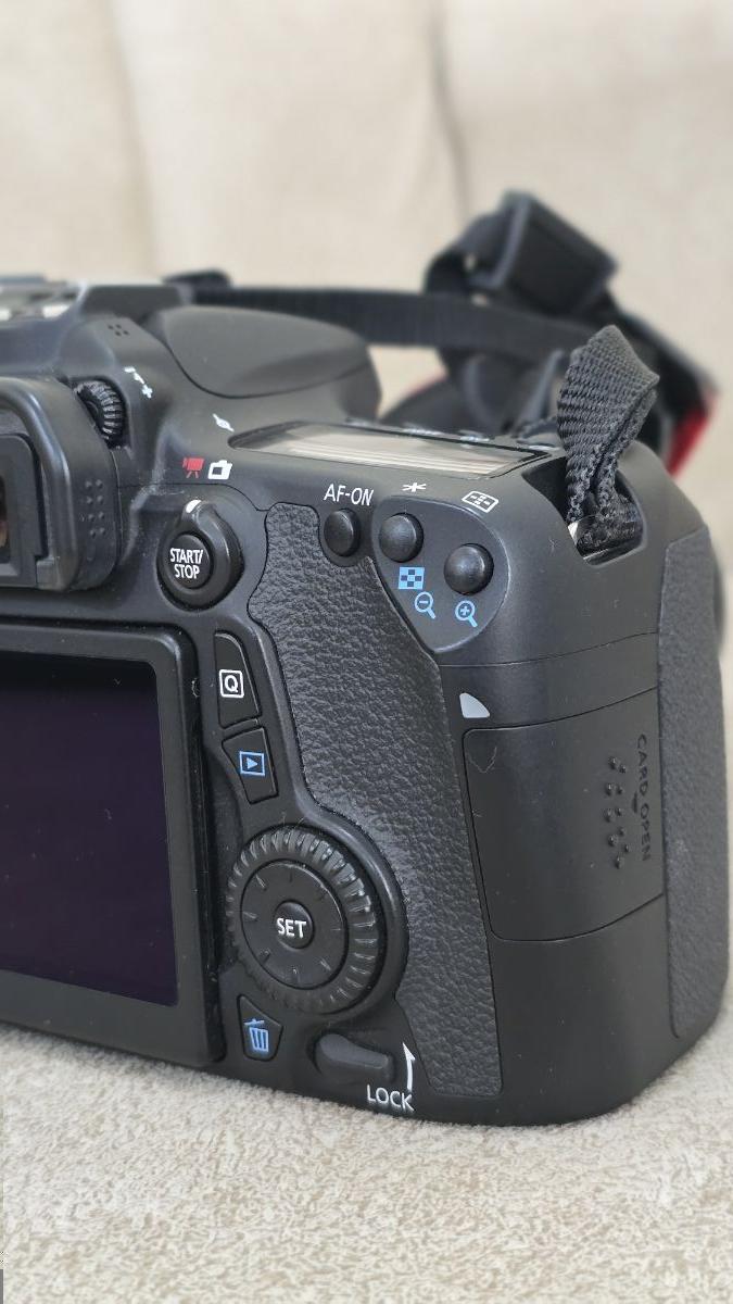 Canon 70 D camera with Lenses - Image 9