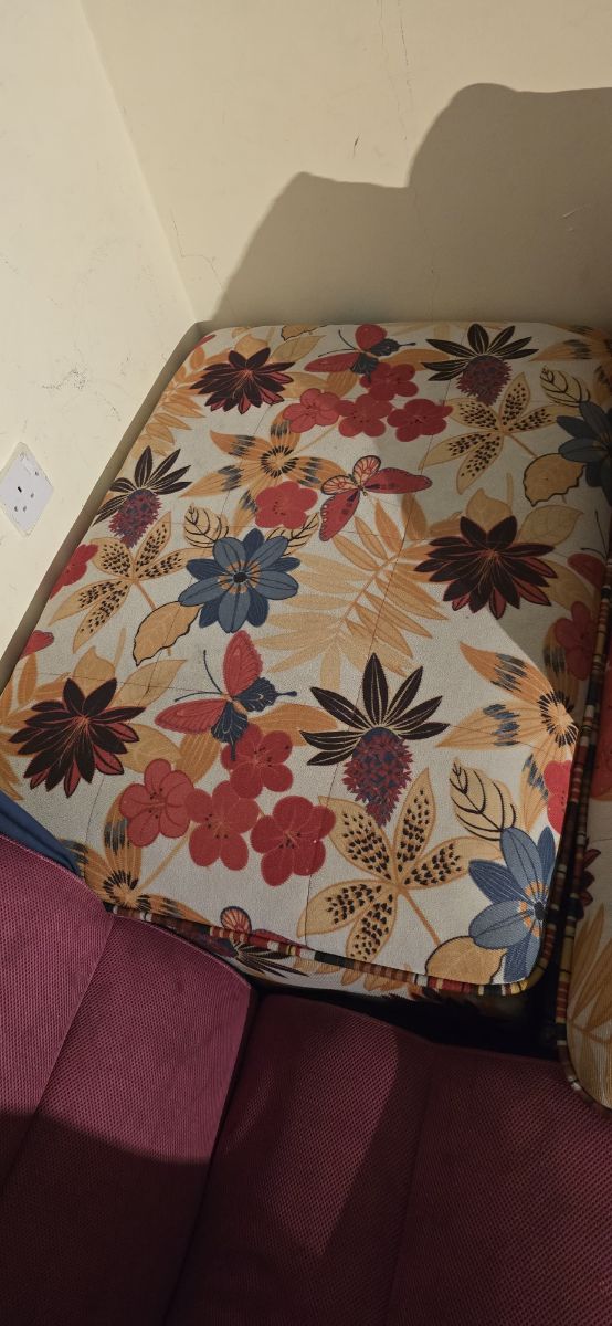 Floral sofaa - Image 1
