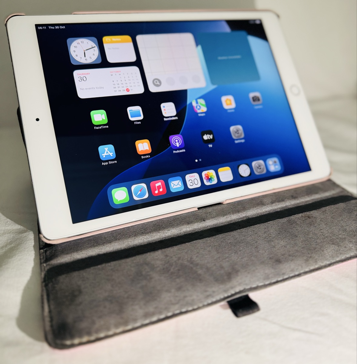 IPAD 7th generation 128gb  in good condition  No any issues ready to use  I sell at only 420qr Call or WhatsApp 31067127 - Image 3