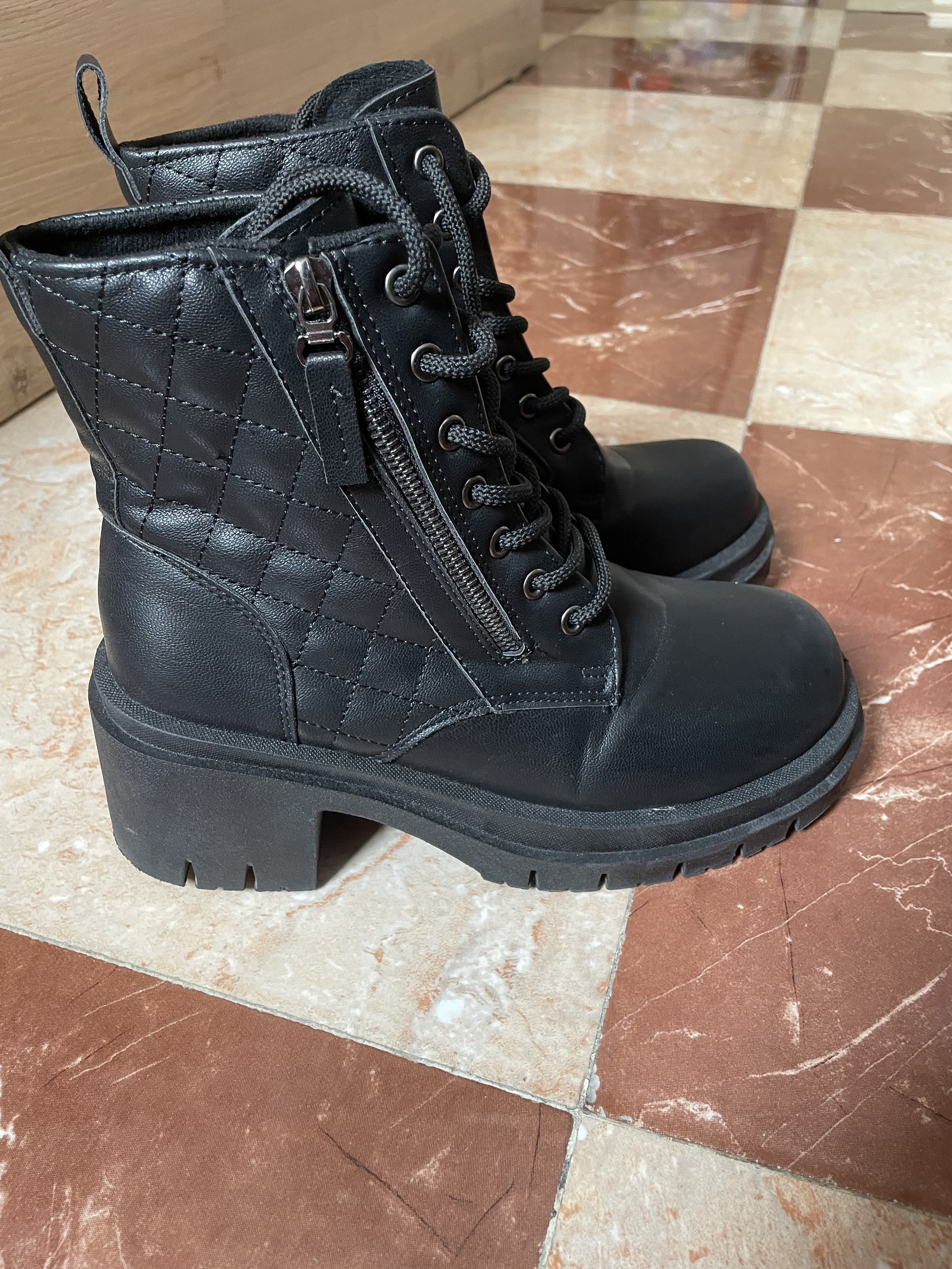 Exclusive Shoexpress Boots - Image 2