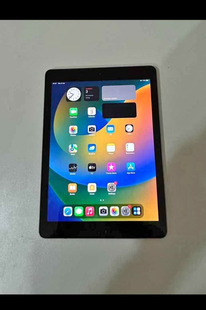 Ipad 6th generation 32gb wifi tablet update - Image 1