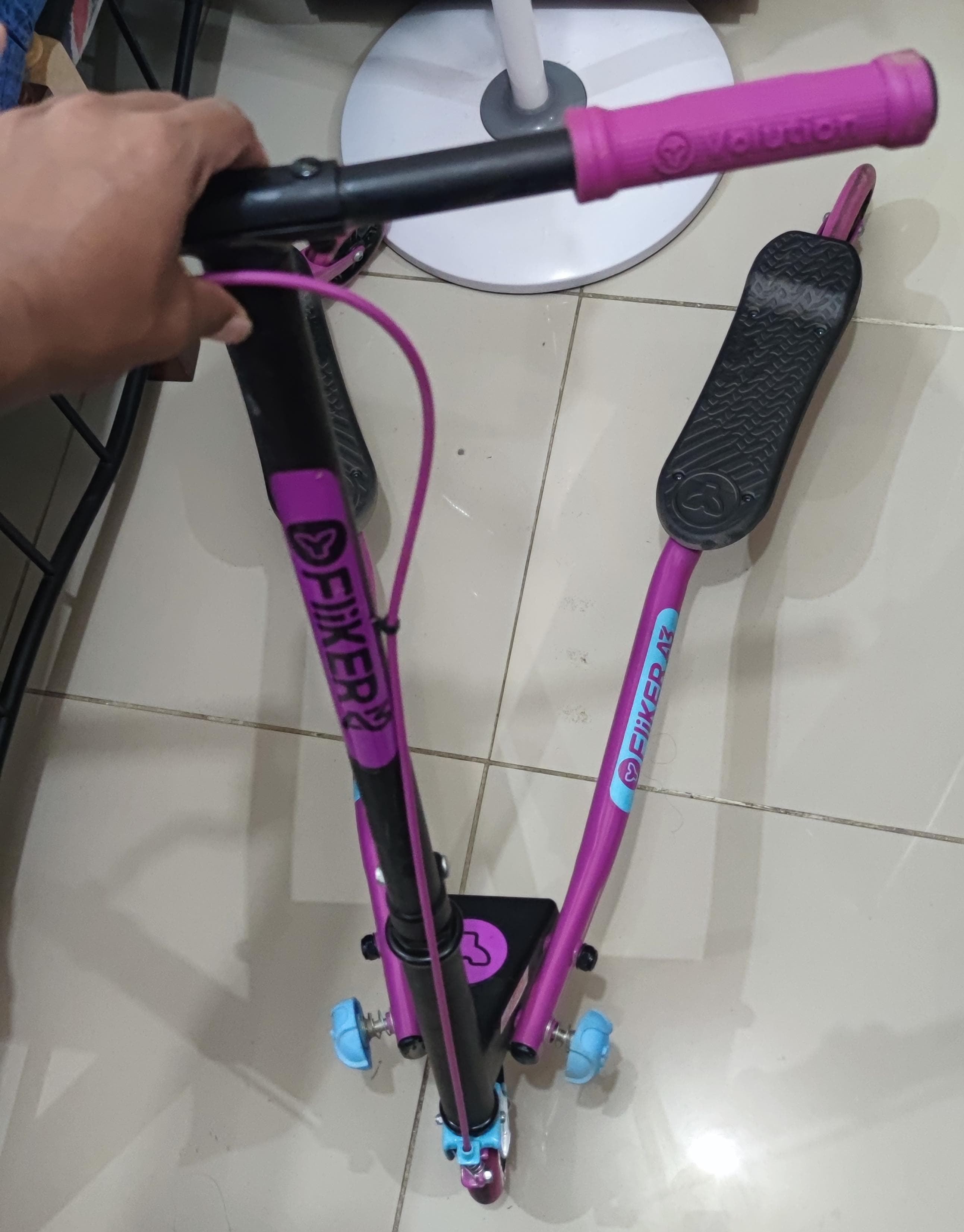 Y FLIKER A3 HEIGHT ADJUSTABLE BIKE - Image 3
