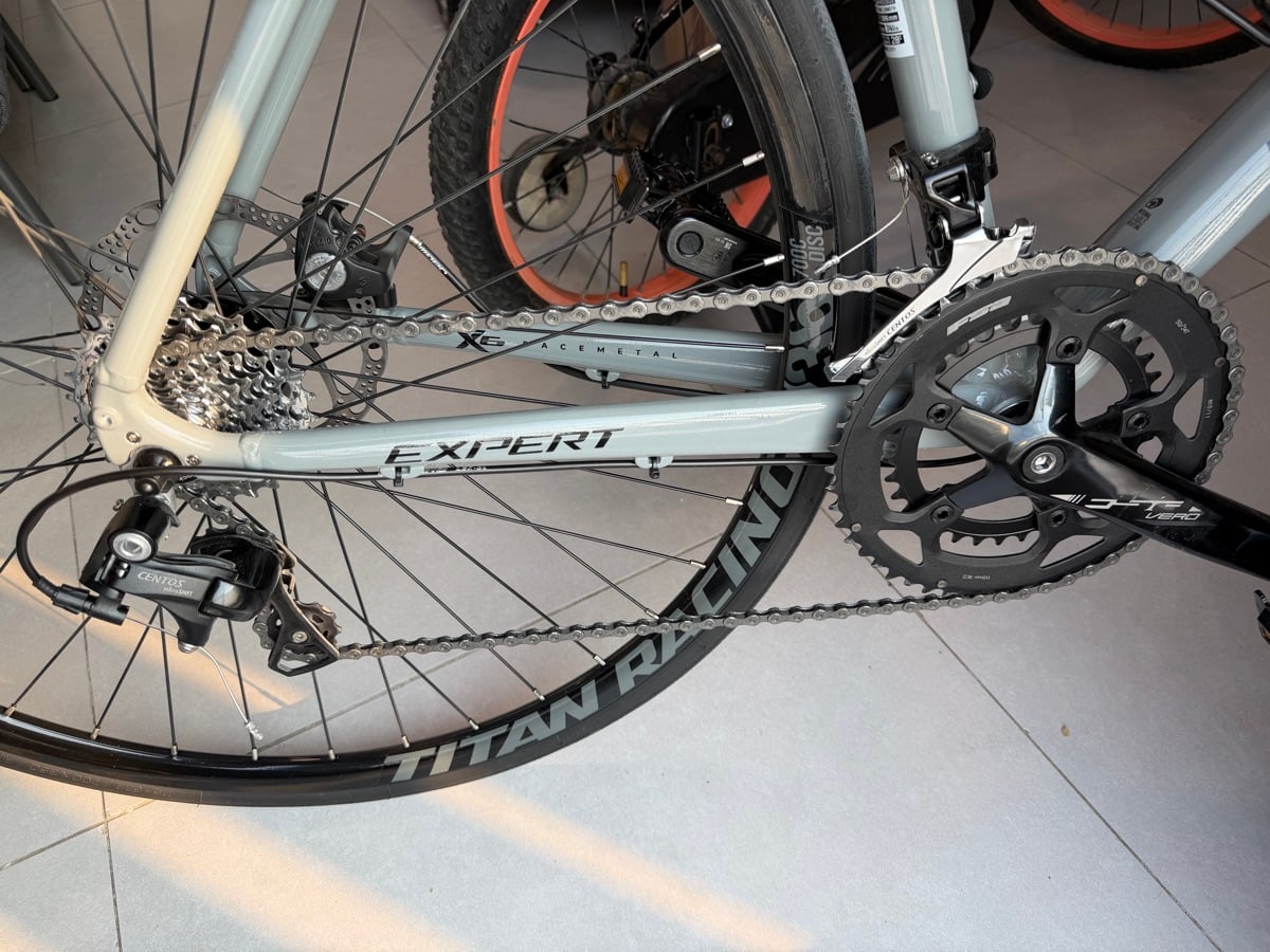 Like New Titan Racing Road Bike - Image 4