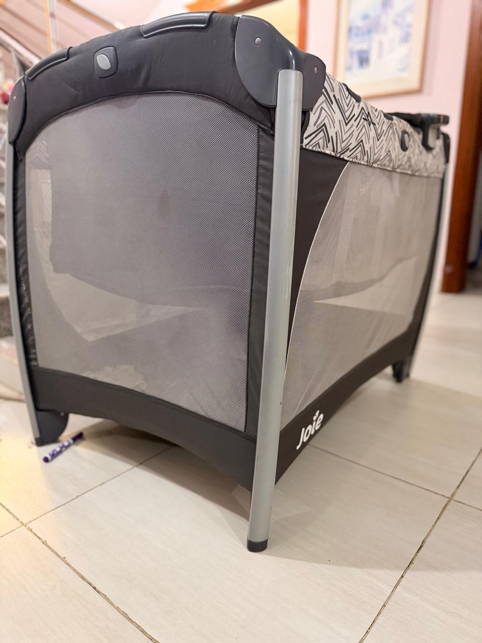 Joie Commuter Change Travel Cot - Image 2
