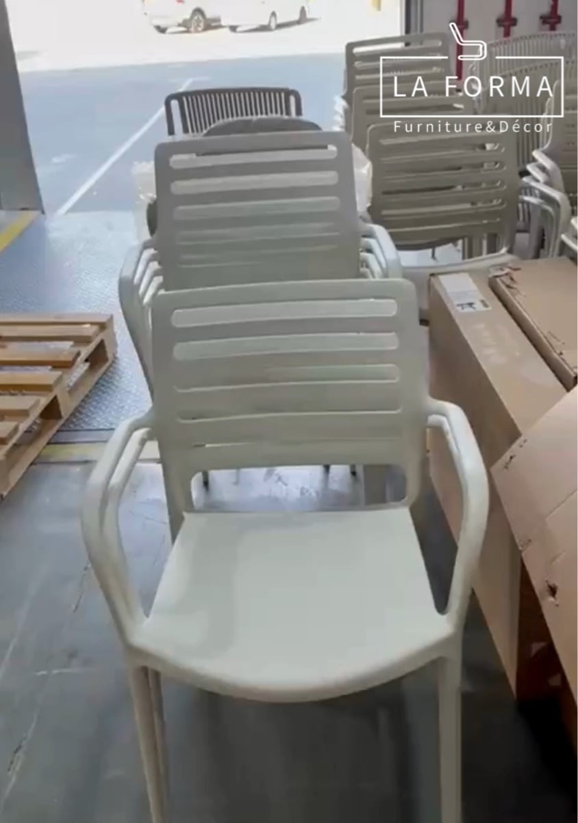 Cost price chair and sunbed and sofas - Image 5