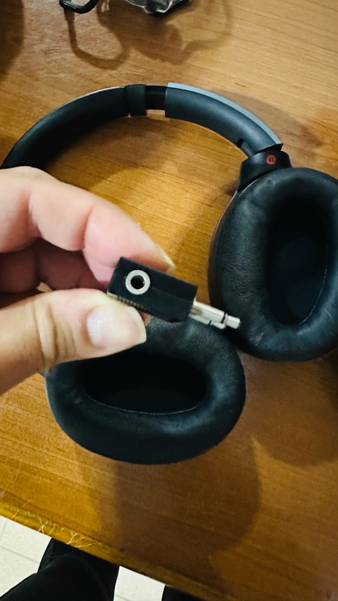 Sony wireless noise cancelling headphones - Image 7