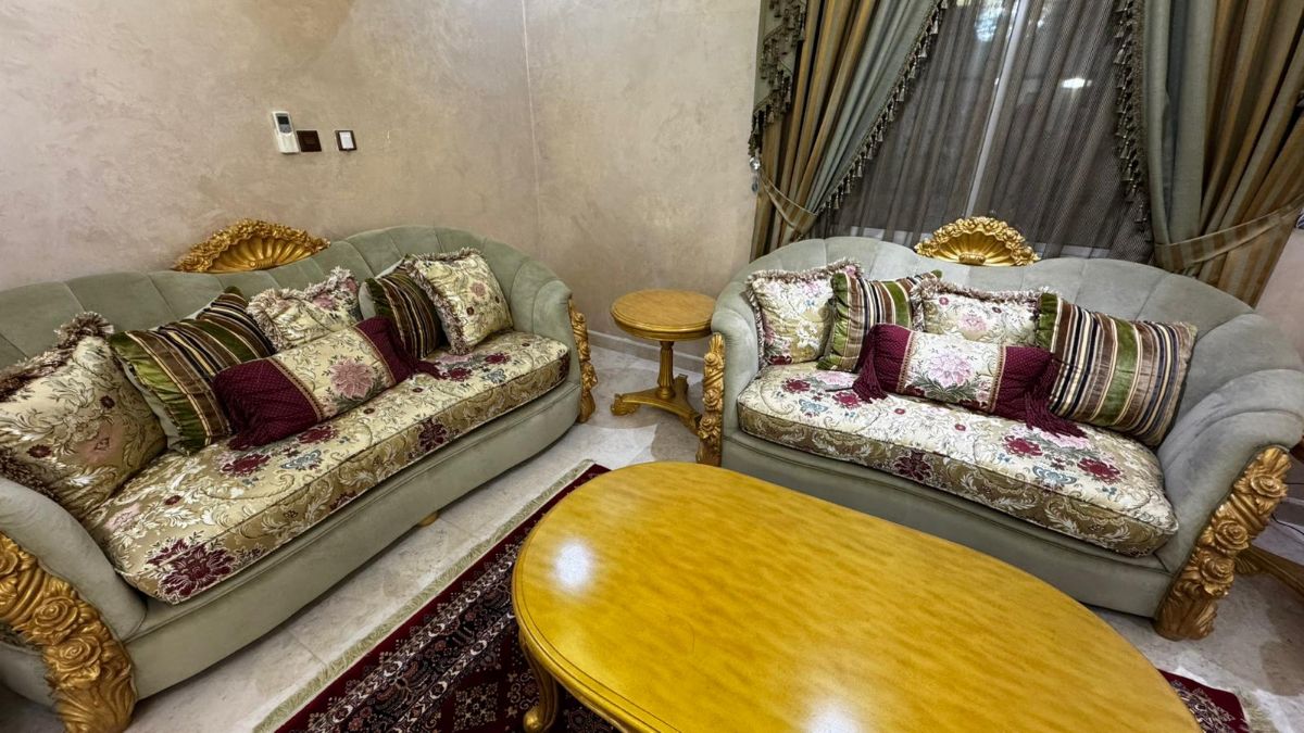Sofas and chairs and tables - Image 6