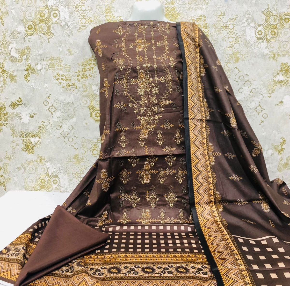 Lawn Branded Collection Outfit - Image 10