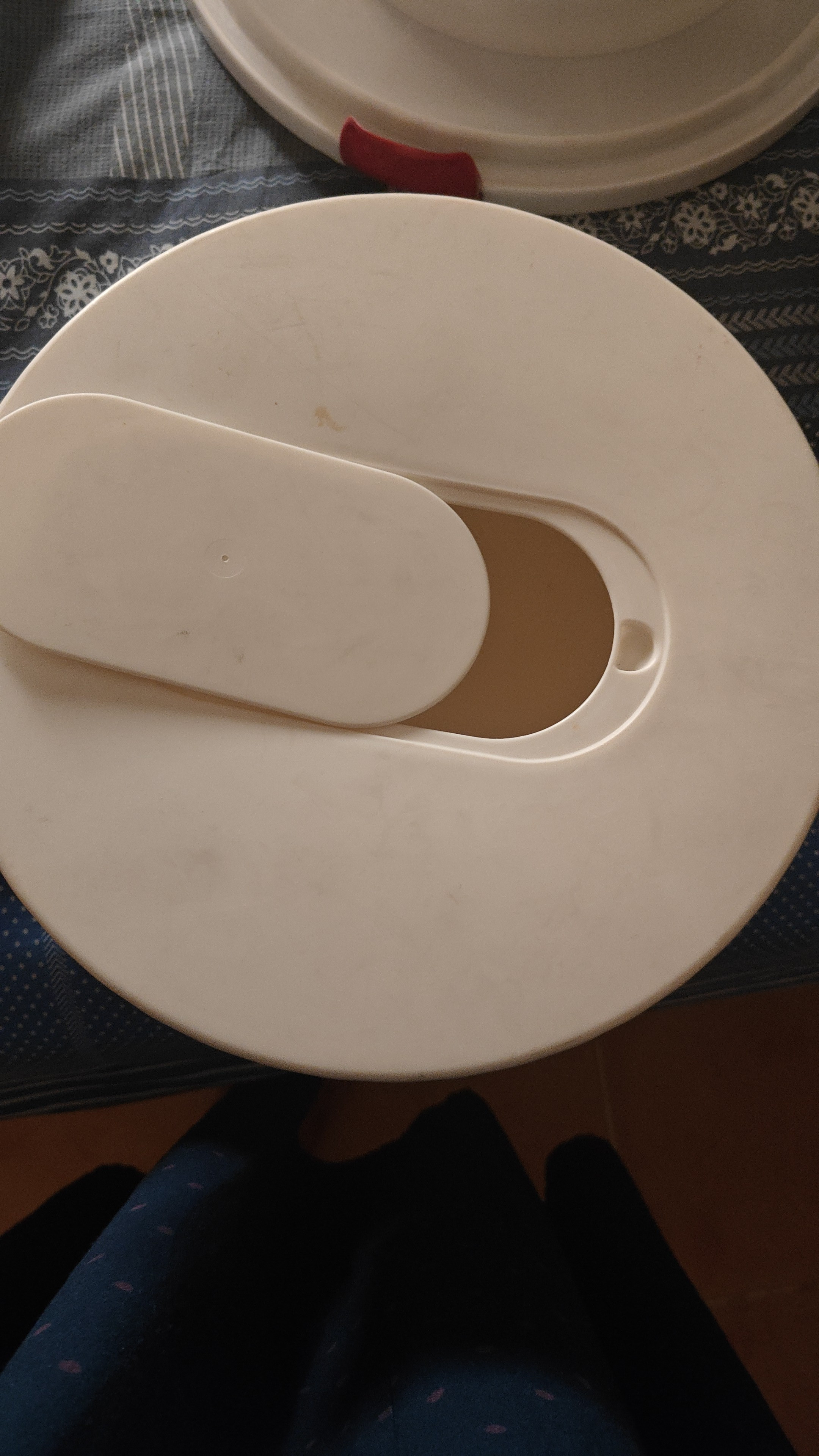 Baking items -Cake stand, Large mixing bowl,Serrated knife,Bread Slicer etc  - Image 2