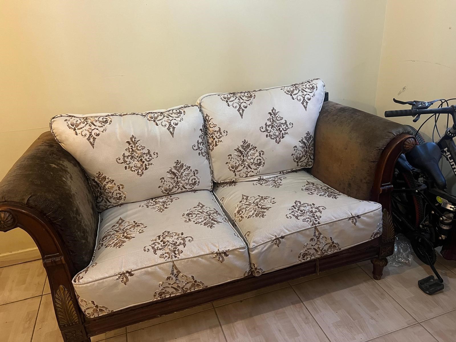 Dining table and chairs - 6 seater - Image 3