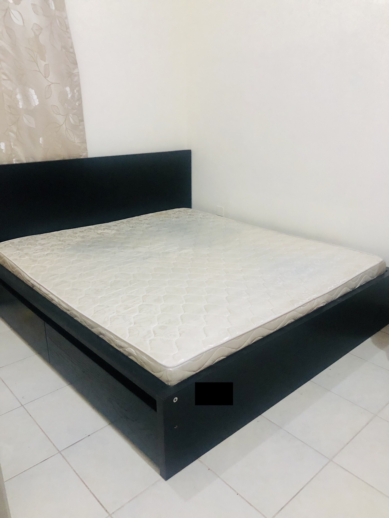 BED AND MATTRESS KING SIZE 200*190 h=15cm GOOD CONDITION LIKE NEW - Image 1