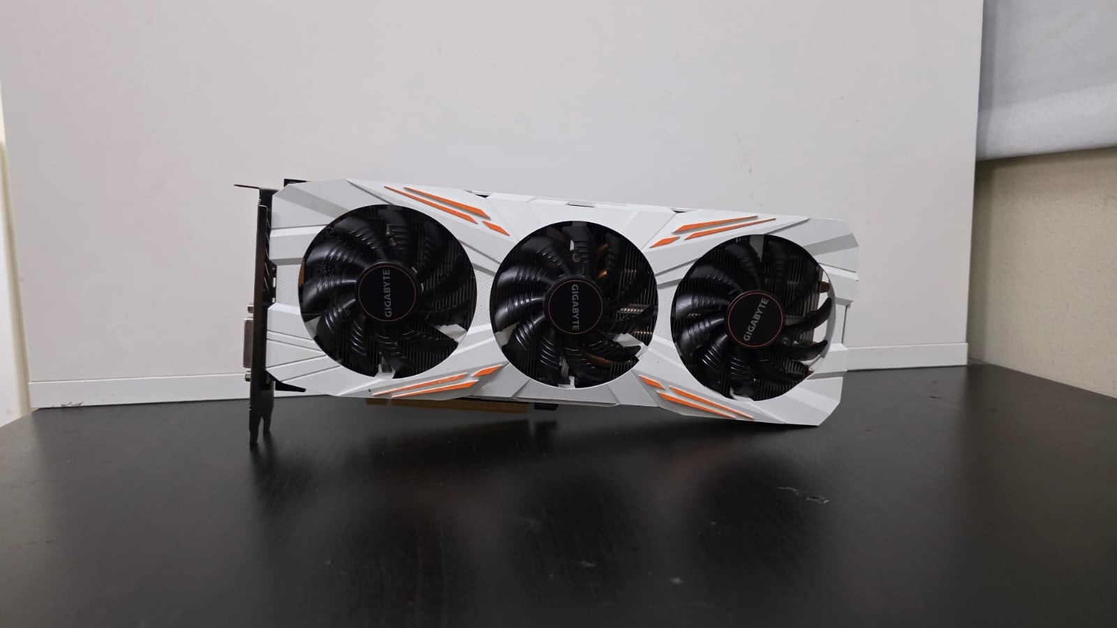Gigabyte GTX 1080 Ti 11GB READ DESCRIPTION - Image 2