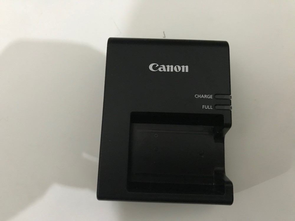 Canon and Nikon  camera chargers - Image 2