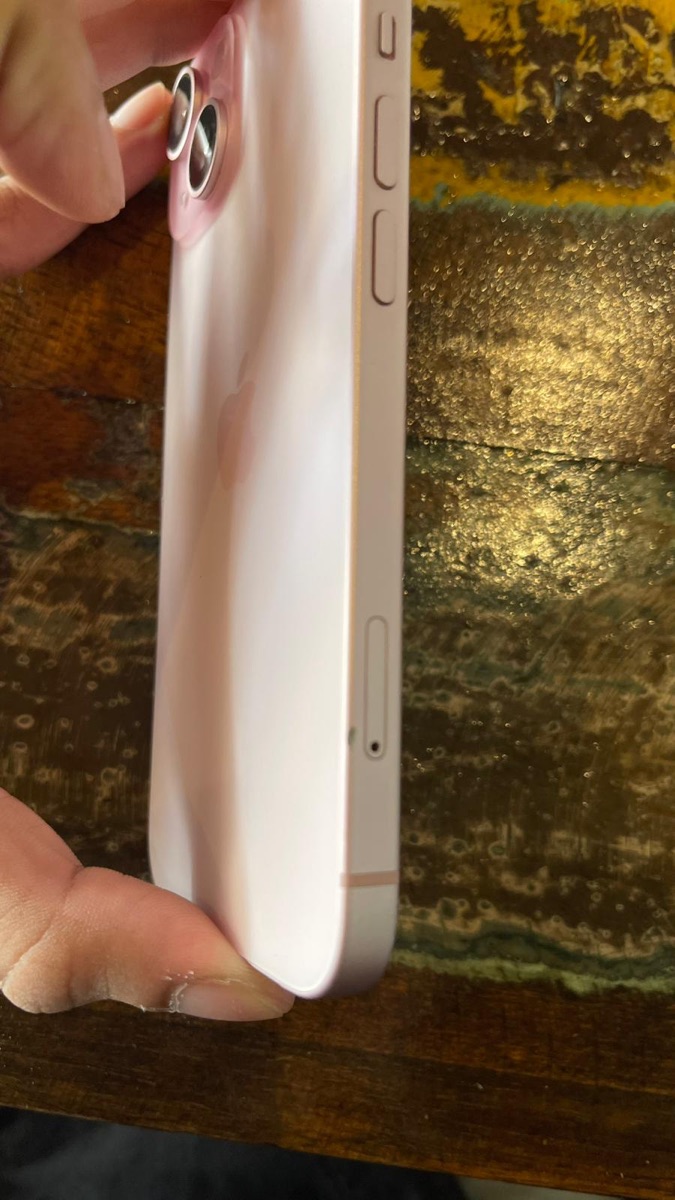 iPhone 15 - Image 1