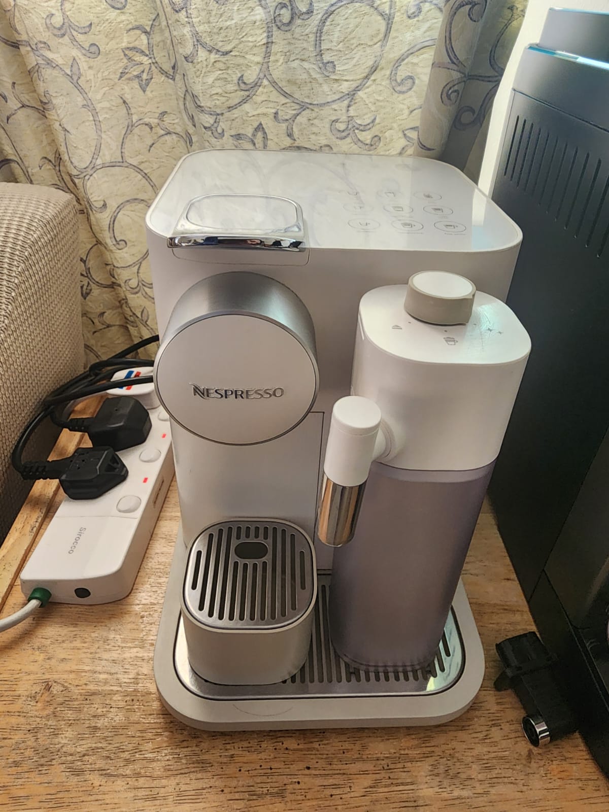 Nespresso Gran Lattissima (White) - Like New! ☕  - Image 2