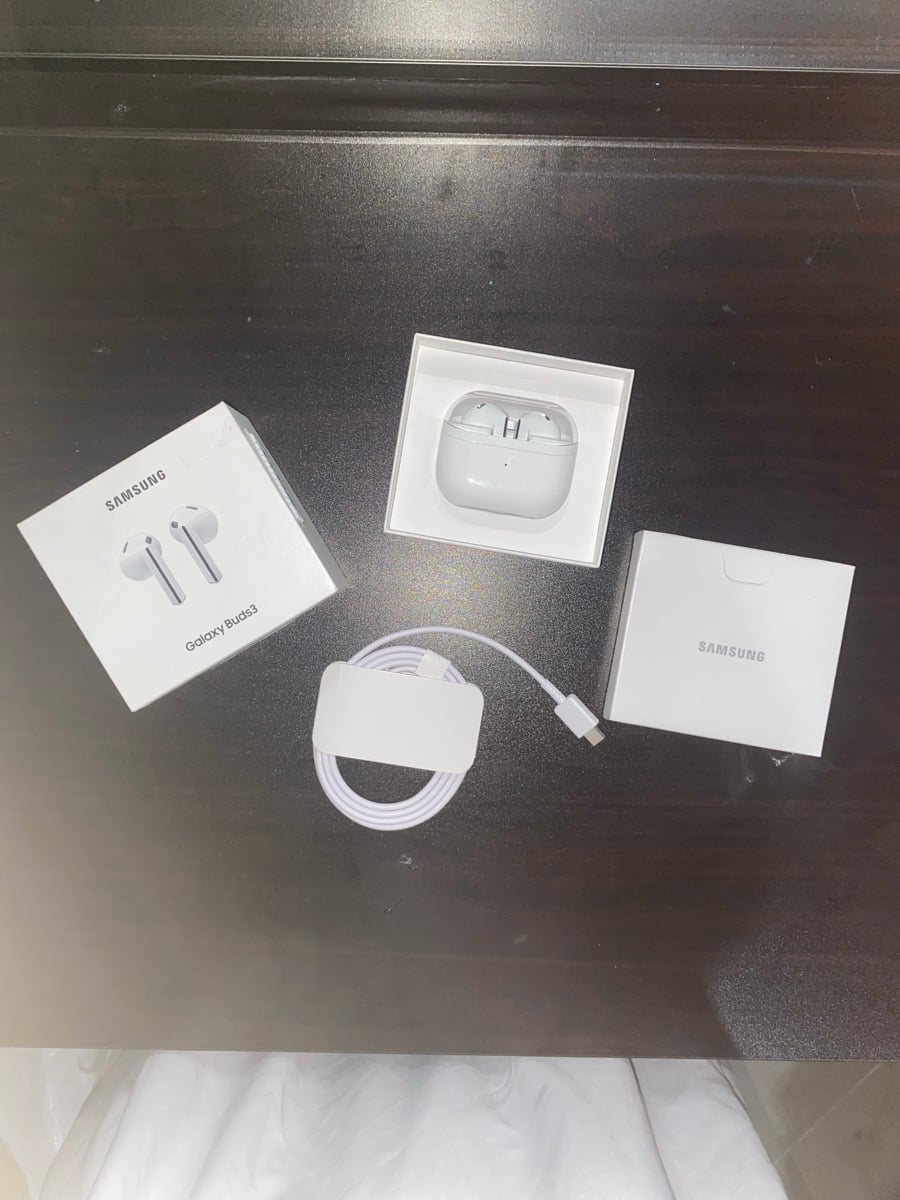 Samsung galaxy buds 3 brand new - Image 3