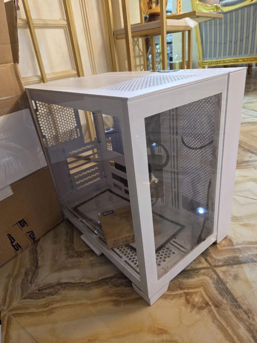 White Lian Li O11 Dynamic - Premium PC Case - Image 1