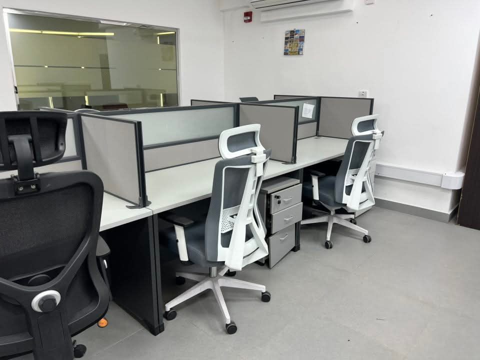 Used office desk and chair buy sell in qatar 55157083 - Image 2