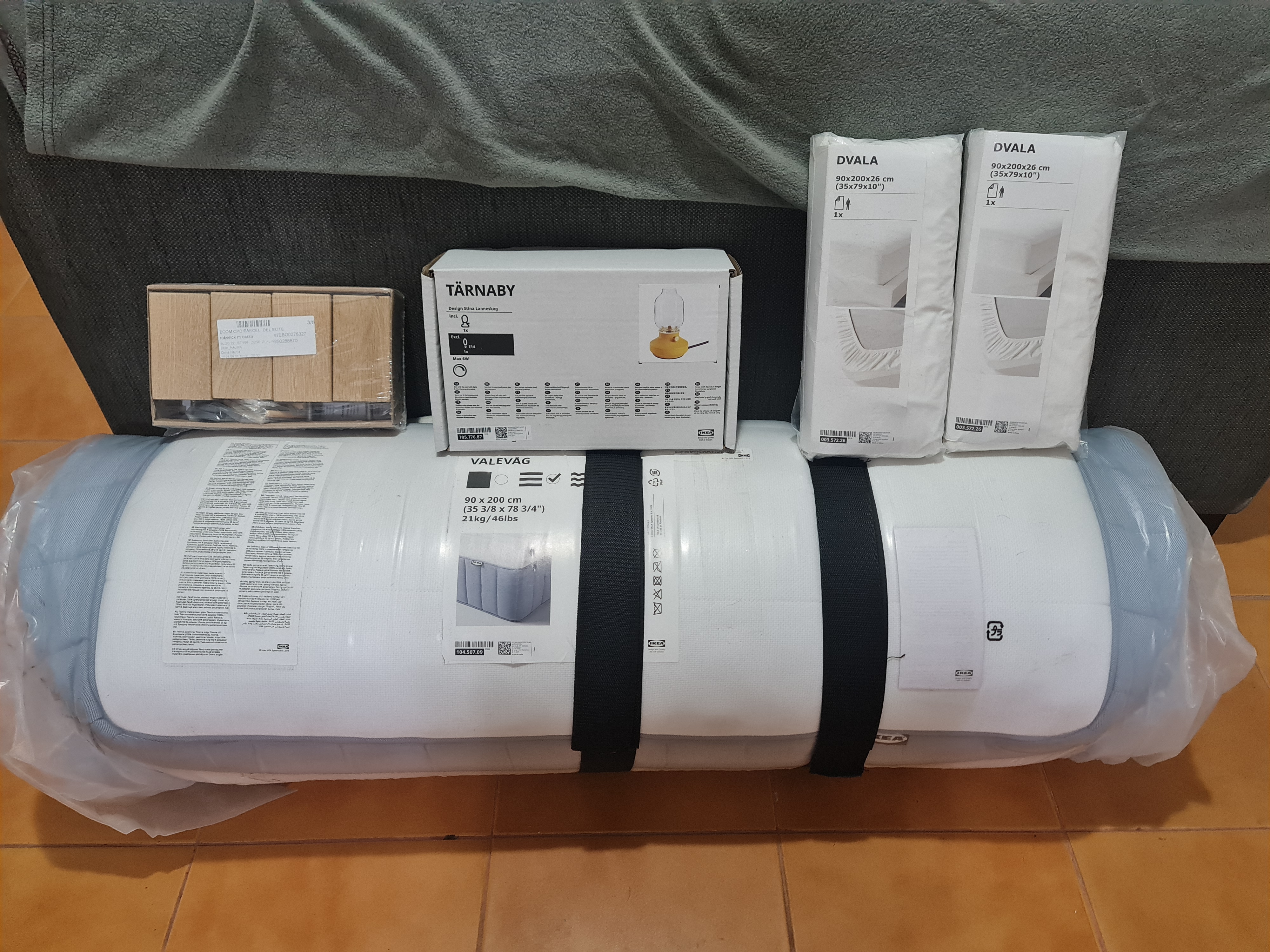 Brand New Ikea single bed set w. b. sheet , lamp - Image 4