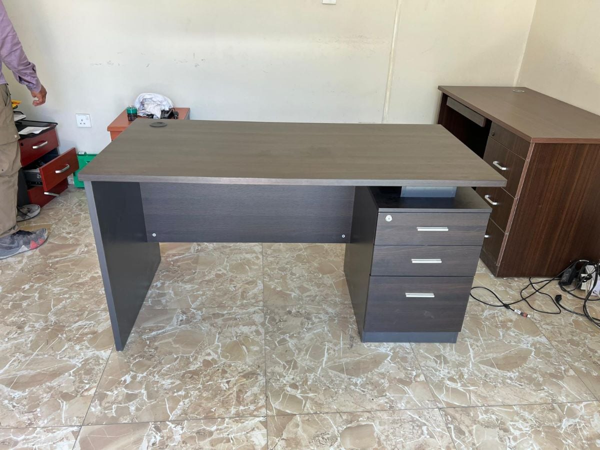 Used office furniture for sell 33049900 - Image 1