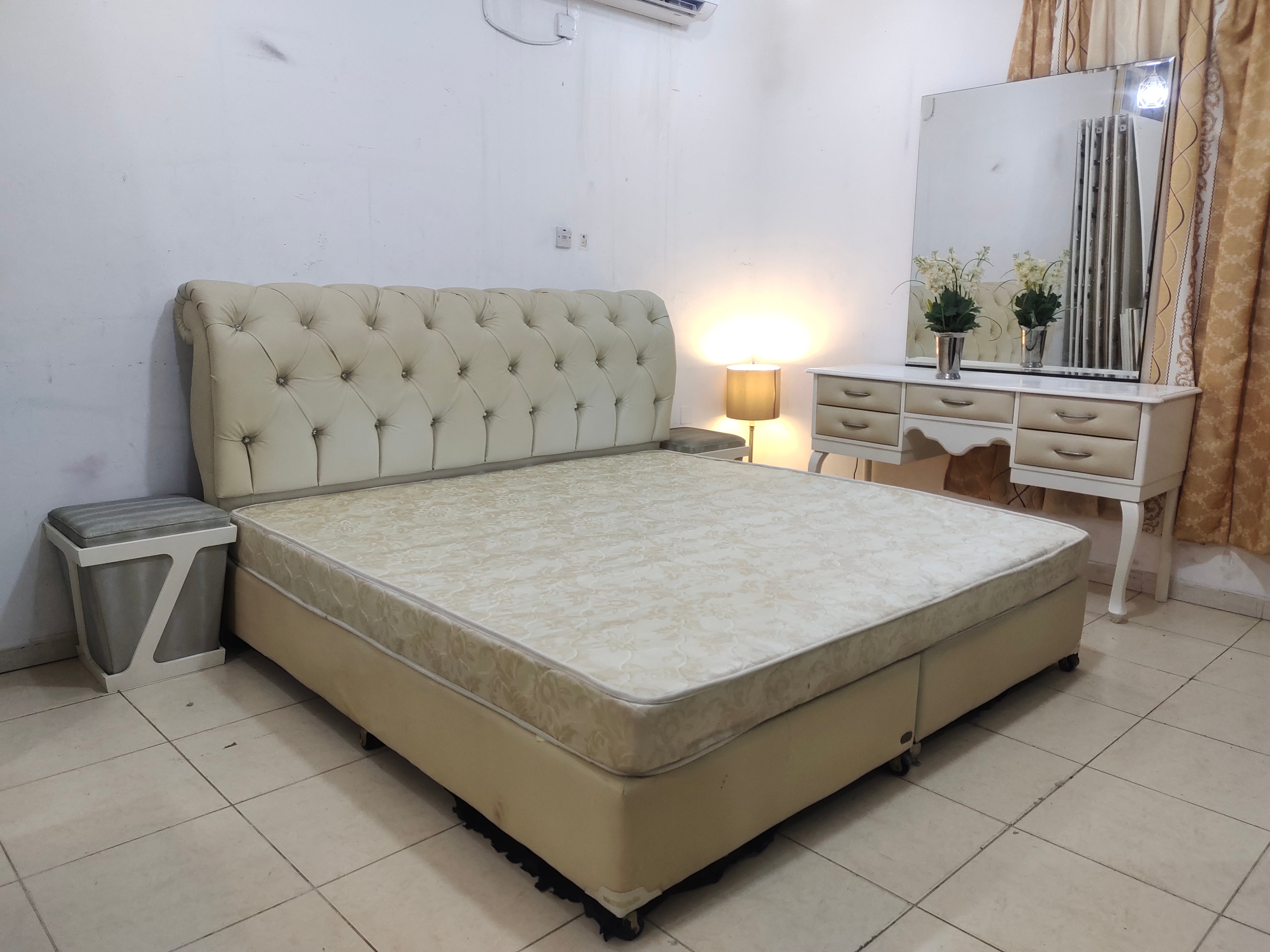 King size bedroom set for sale - Image 1
