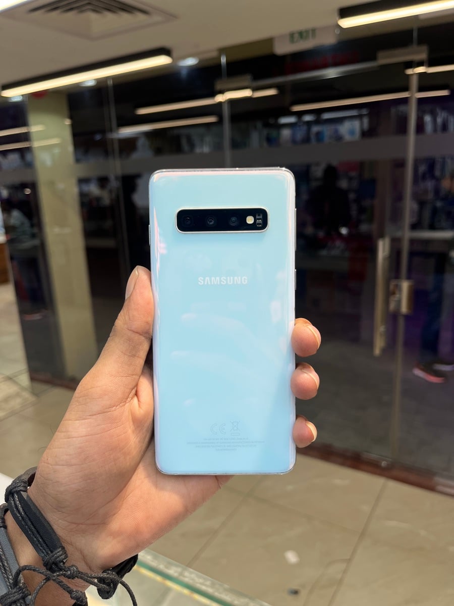 Samsung S10 - Image 1