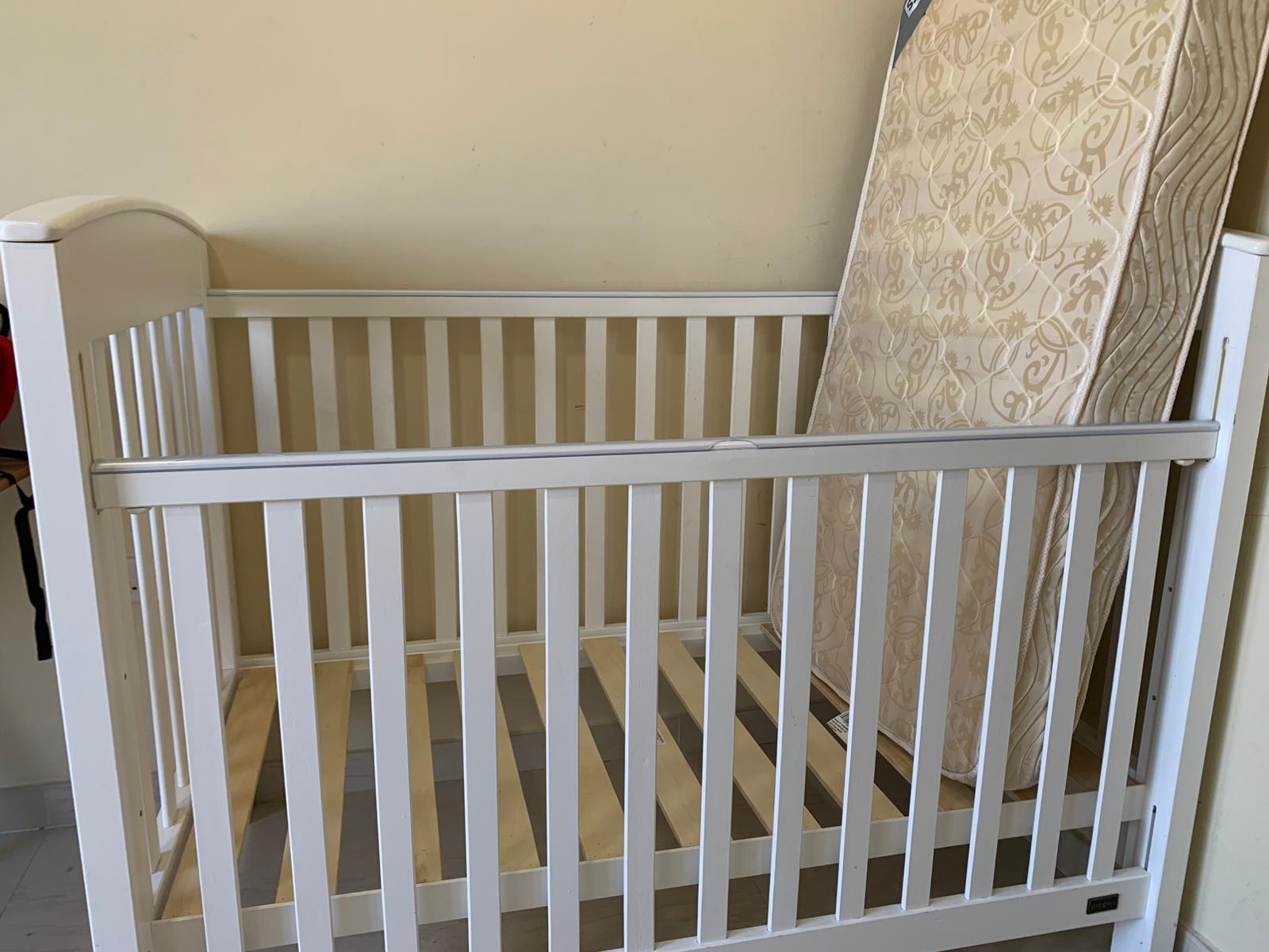 Giggles baby bed and Juniors Mattress - Image 1