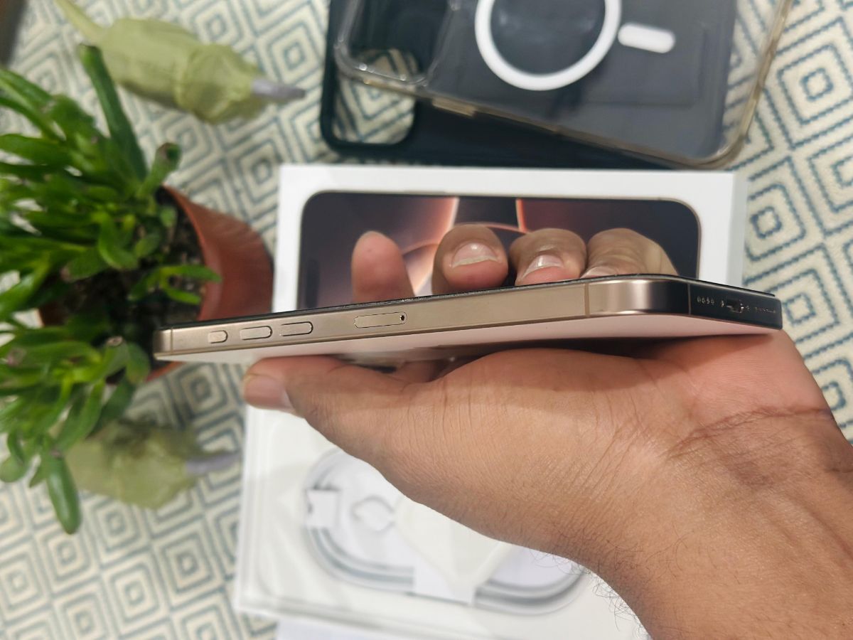 Iphone 16 pro max 256 gb like a new condition - Image 2