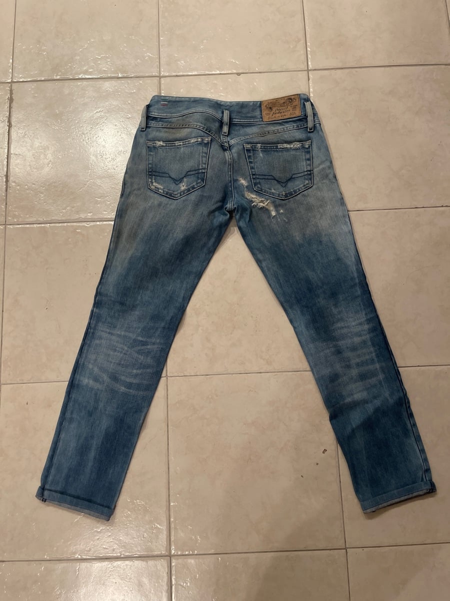 Women’s Jeand Italian Brand Diesel , Size W28, L 32, Low Rize - Image 2