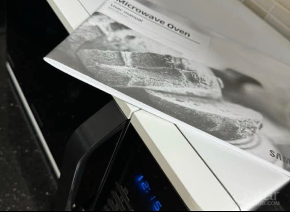 SOLD- Samsung Microwave MS23K3513Aw مايكروويف سامسونج مستعمل بحالة جيدة جداً - Image 2