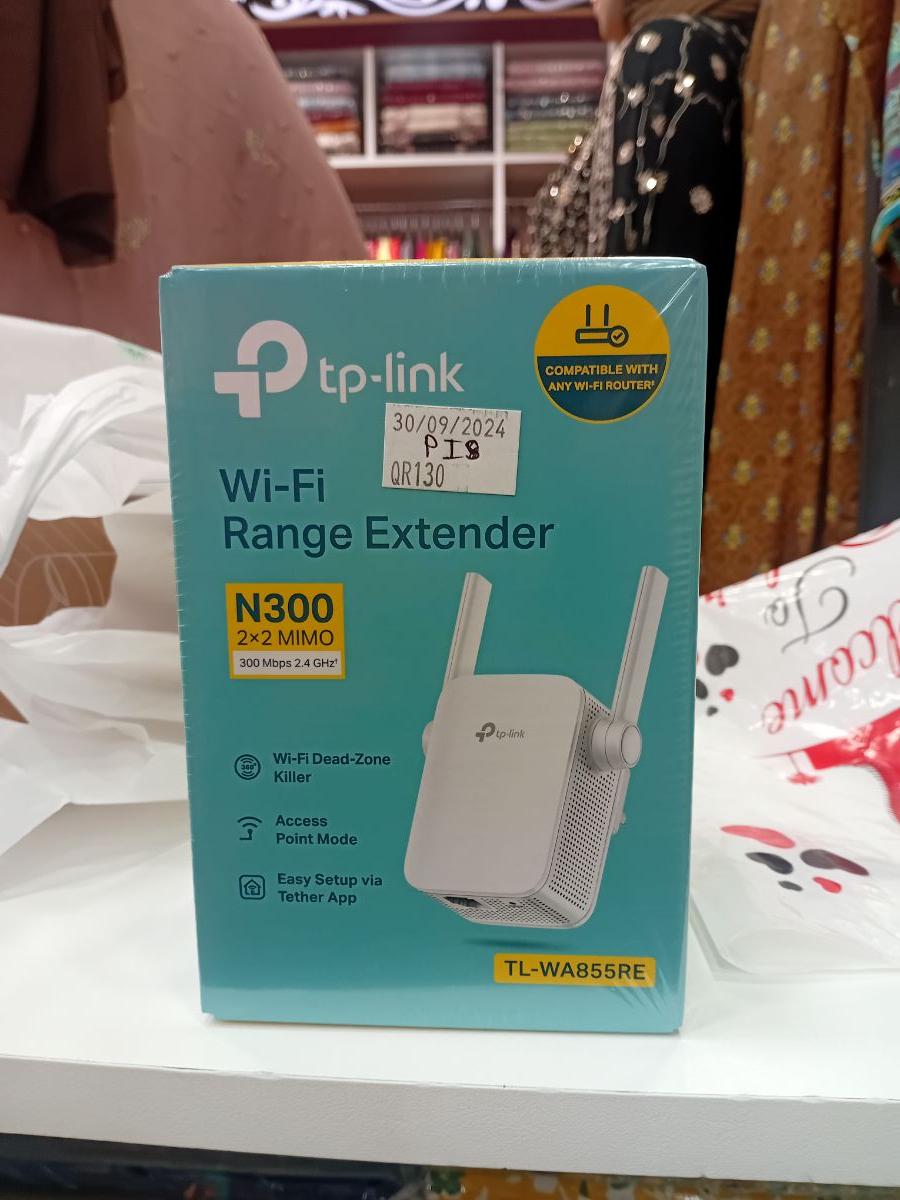 TP link Wifi Extender - Image 1