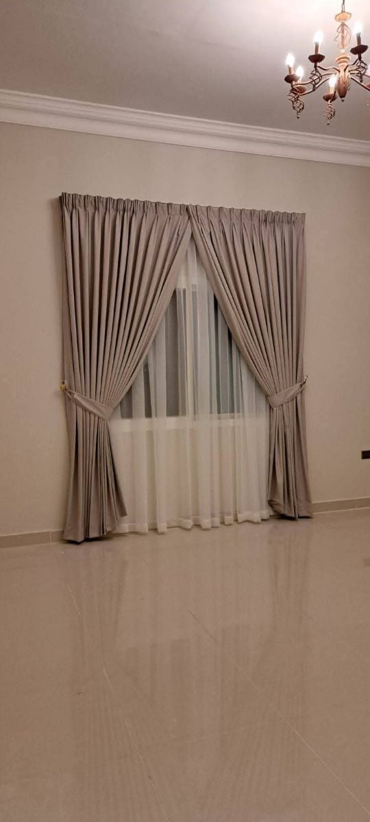 Curtain - Image 2