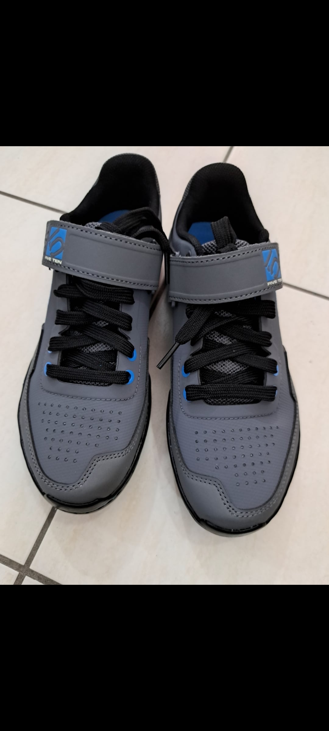 new adidas women cycling shoes size 8.5 US with spd cleats  - Image 2