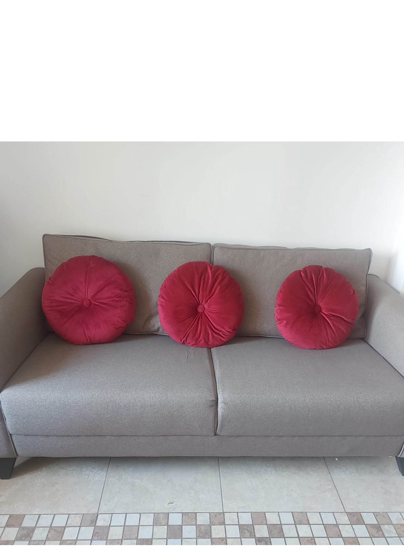 3 seater Sofa in good condition - Image 2