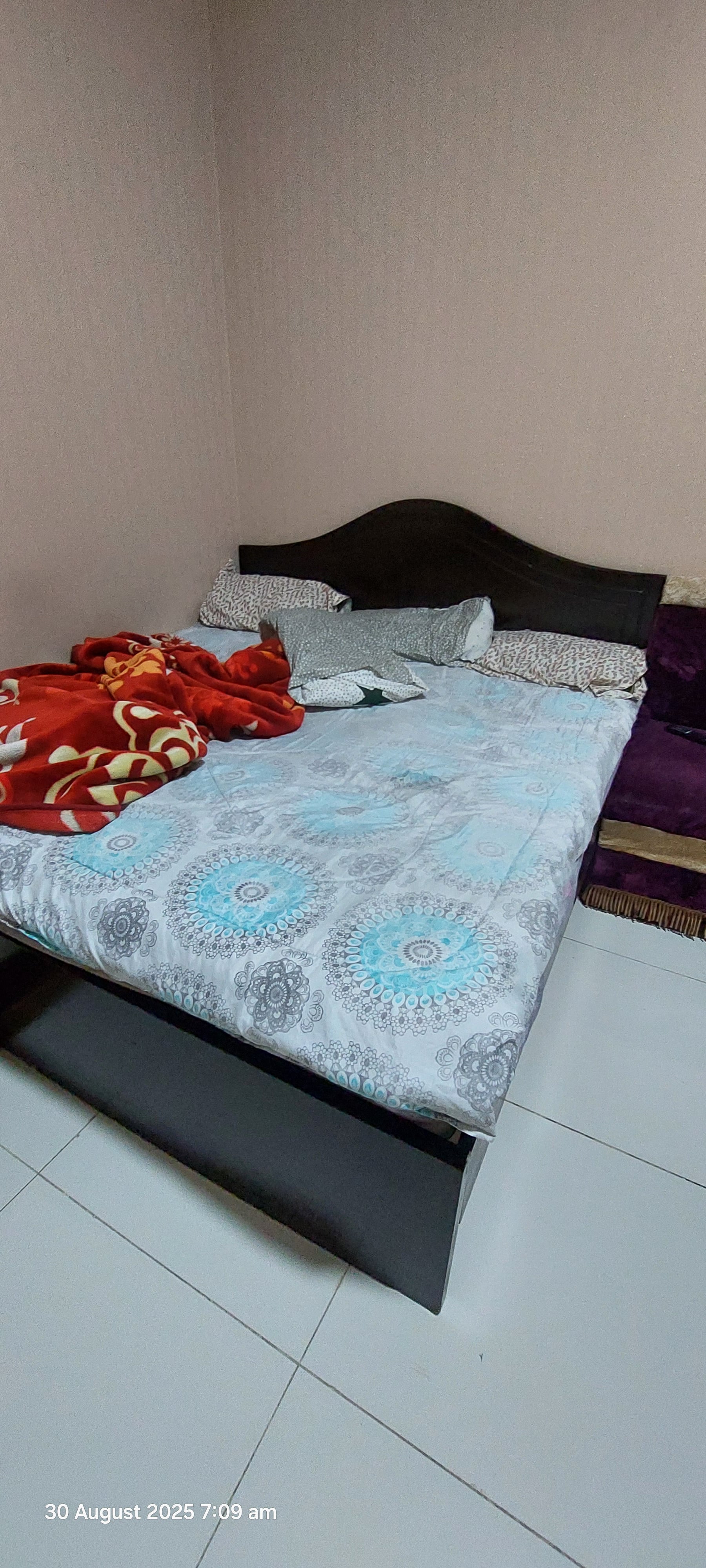 King-size bed - Image 1