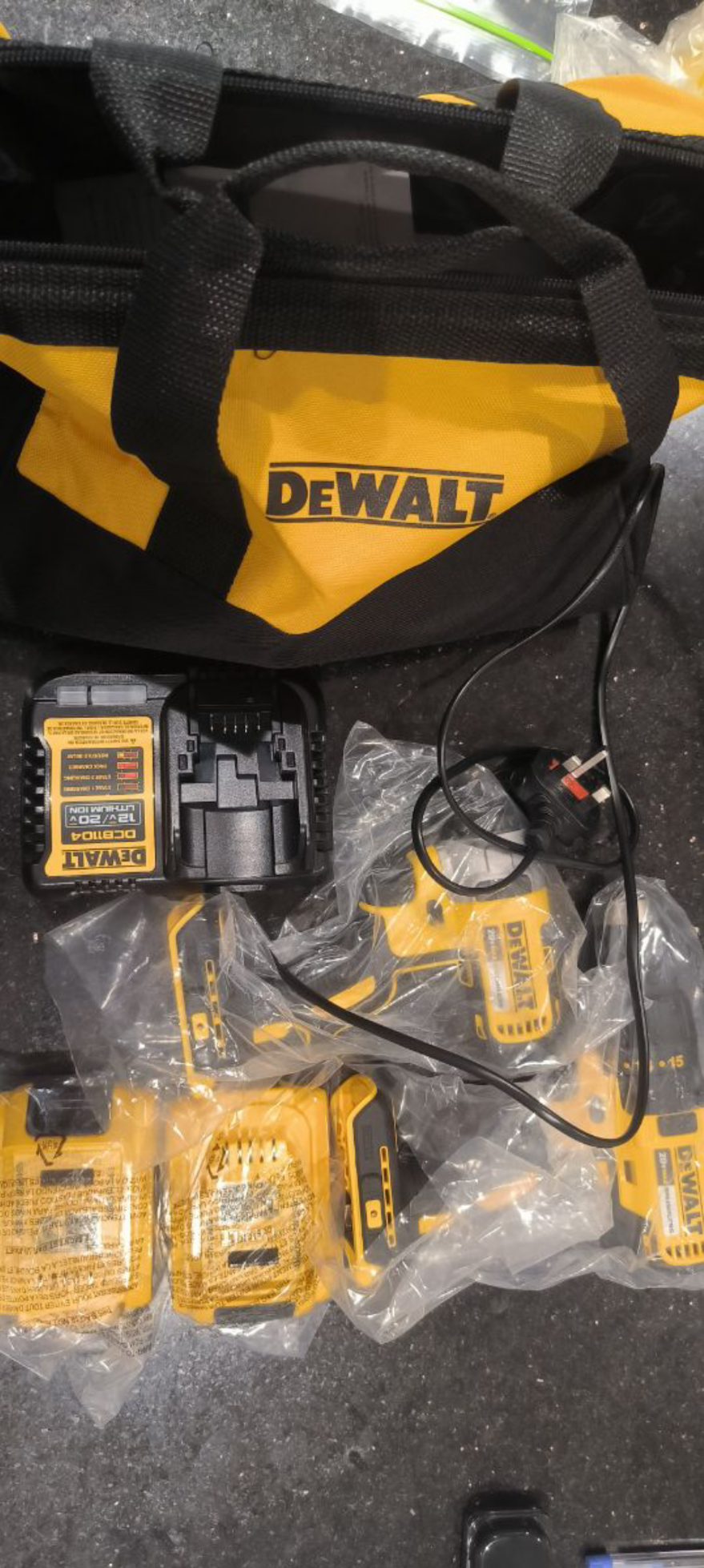 DeWalt brushless drill set - Image 1